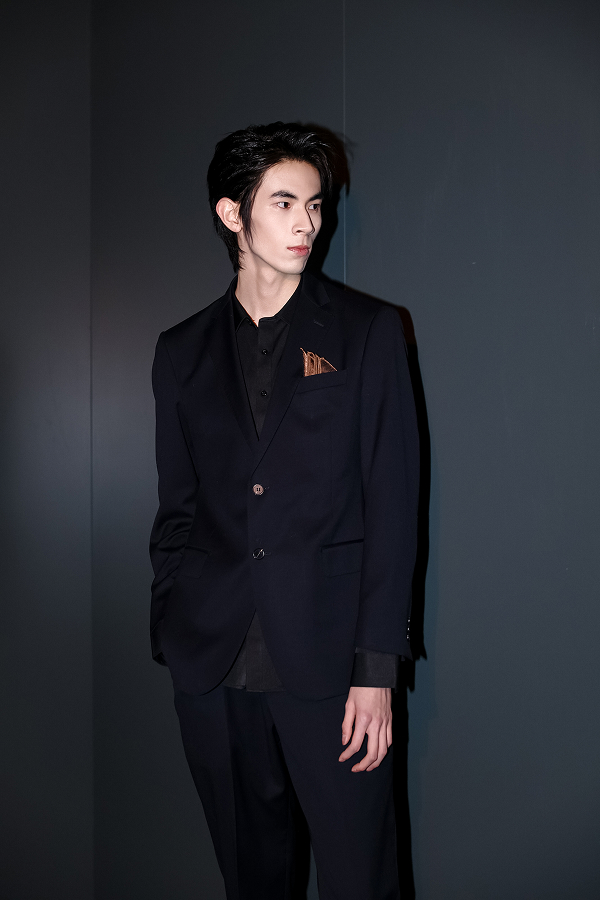 Zhenzhao · Feng